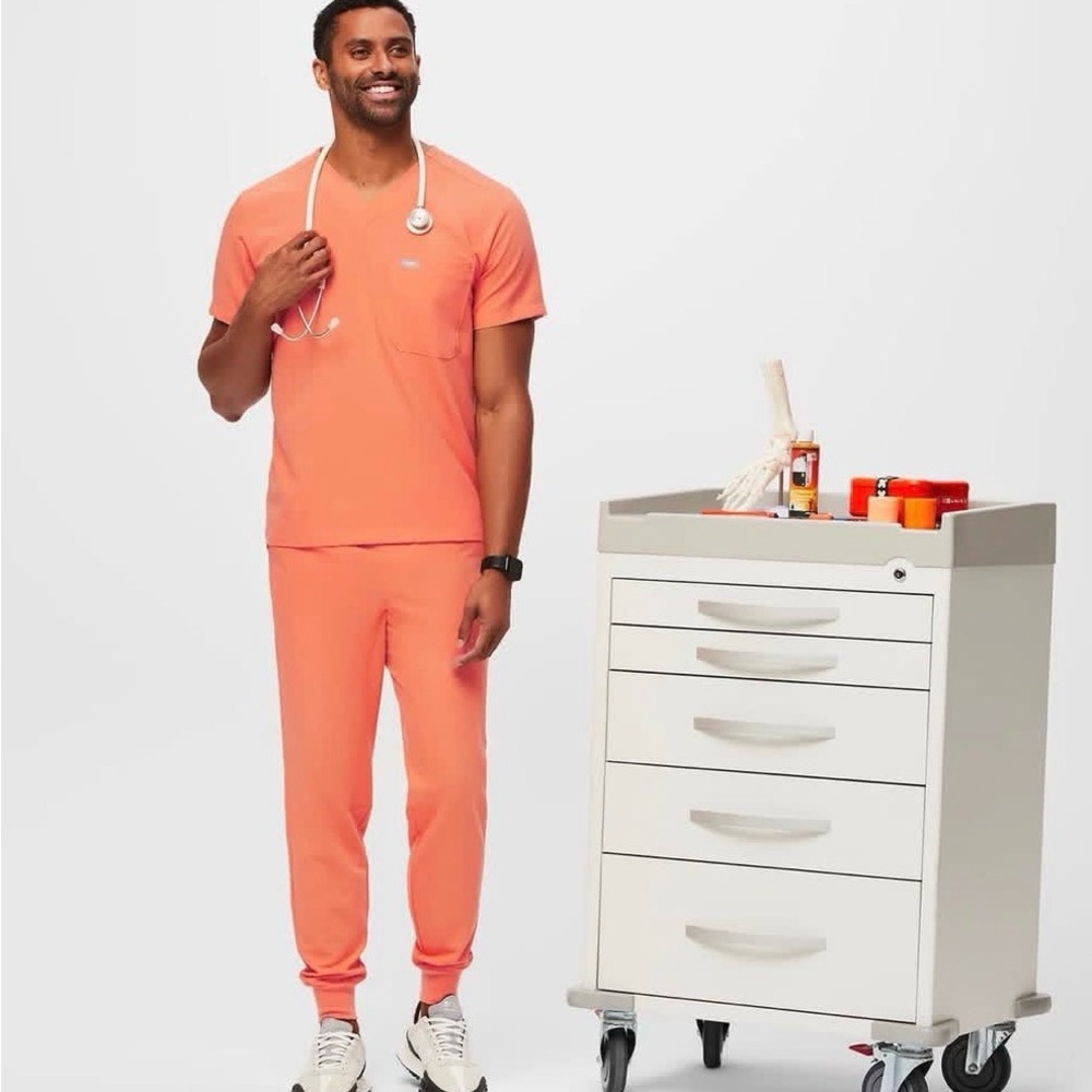 FIGS Men’s Scrub Set Papaya Orange Coral Leon Top L Tansen Jogger Pants MT Tall